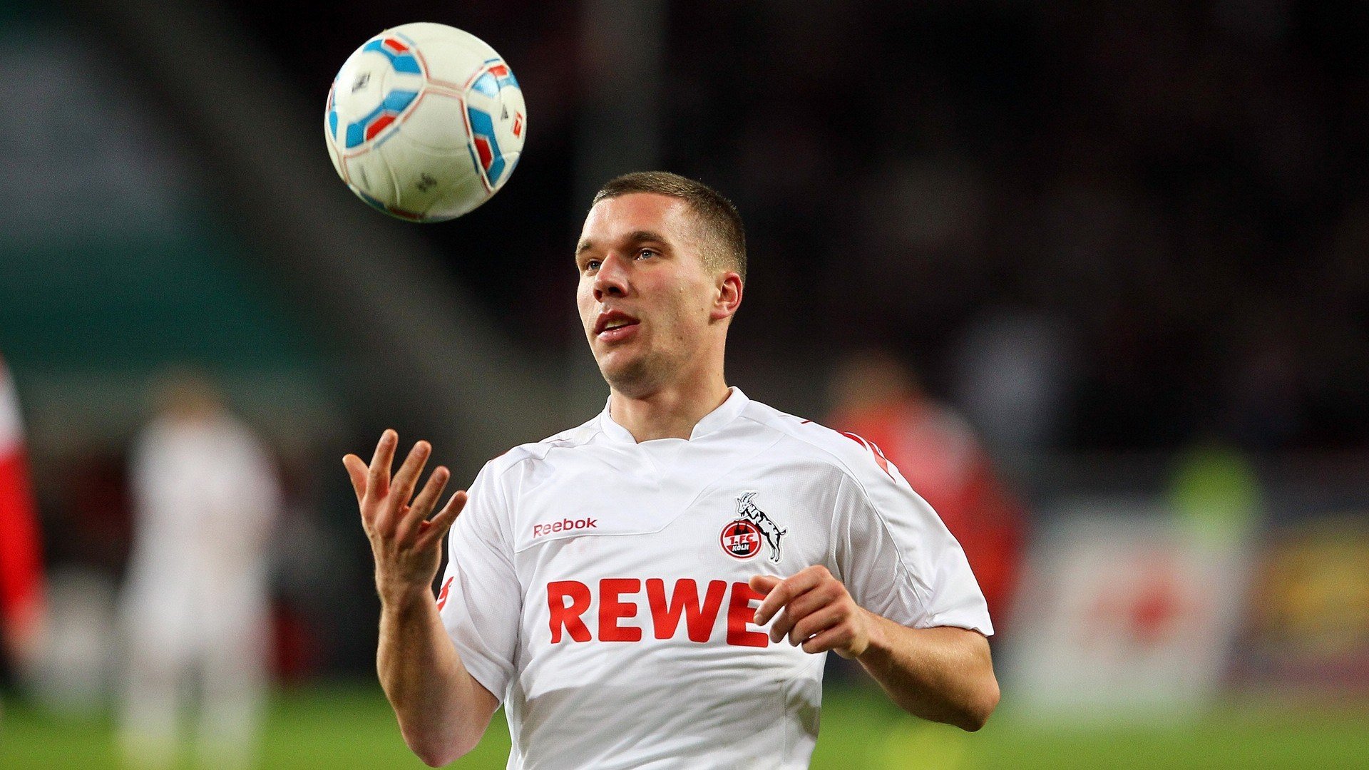 英超球员社交媒体互动提升粉丝忠诚度研究，英超球员信息